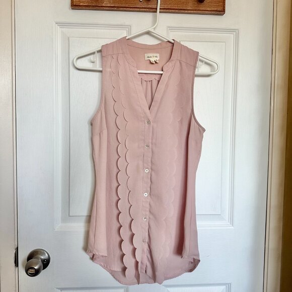 Anthropologie Tops - Anthropologie Meadow Rue Scalloped Shell Sleeveless Blouse